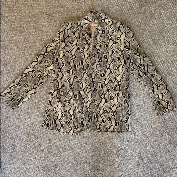 ✨re:named Black and Cream Snake Print Blazer - Picture 1 of 3